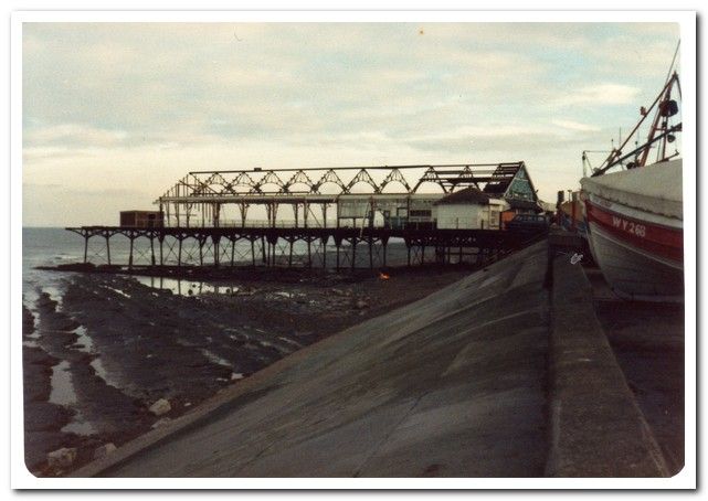 Redcar Pier demolition - December 1980-January 1981