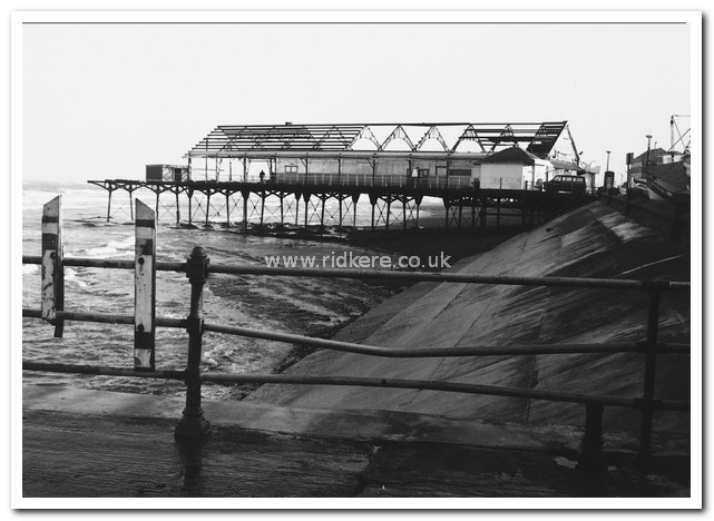 Demolition of Redcar Pier, 1980-1981