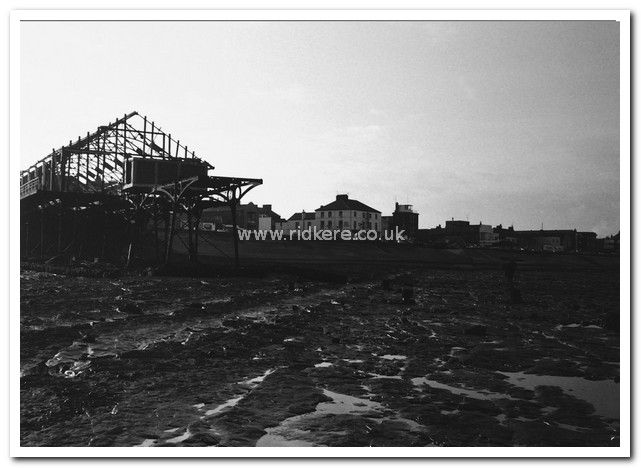 Demolition of Redcar Pier, 1980-1981