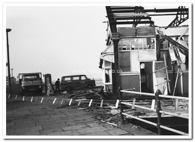 Demolition of Redcar Pier, 1980-1981
