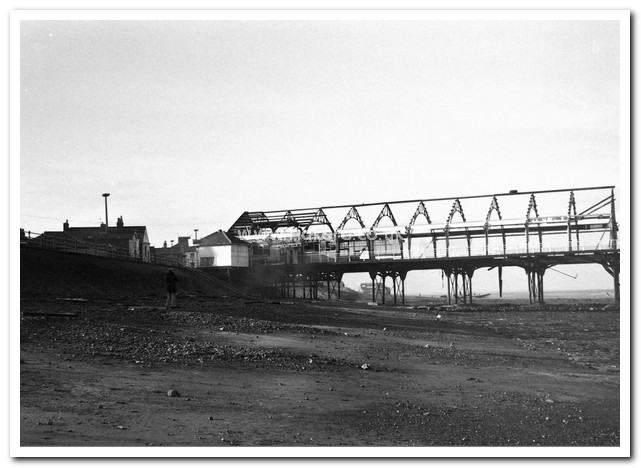 Demolition of Redcar Pier, 1980-1981