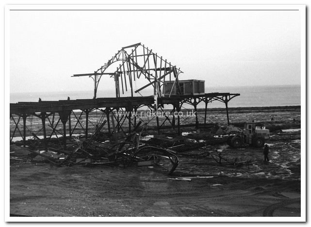 Demolition of Redcar Pier, 1980-1981